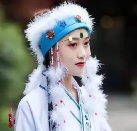 1387年，名将冯胜收复辽东后，强娶了蒙古王子的小格格。洞房之夜，冯胜粗暴地把格