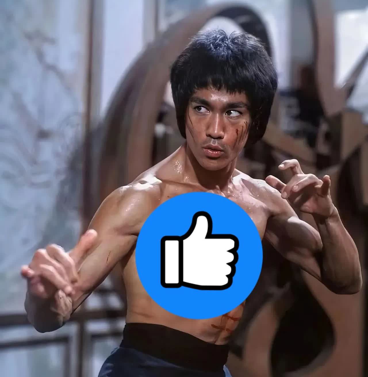 奉劝大家一句，
千万不要被李小龙骗了，
他之所以去世，不是因为疾病……
也