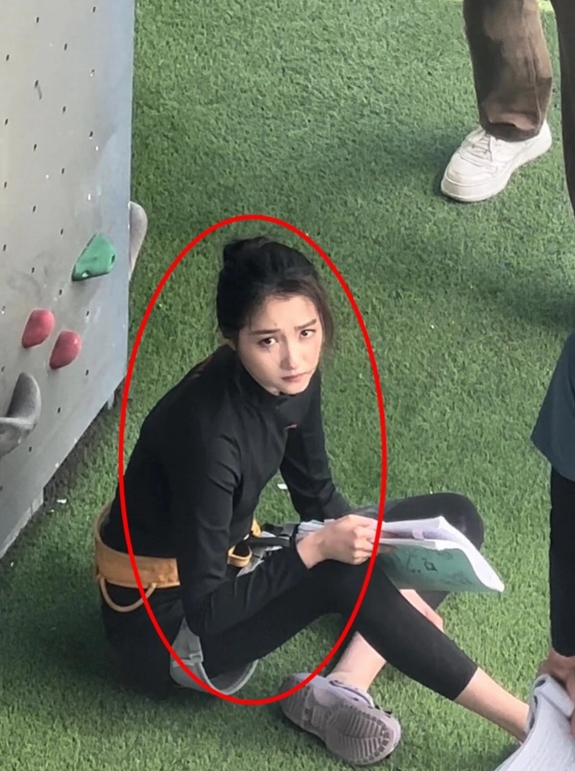不是，关晓彤现实这么不上镜，线下好看