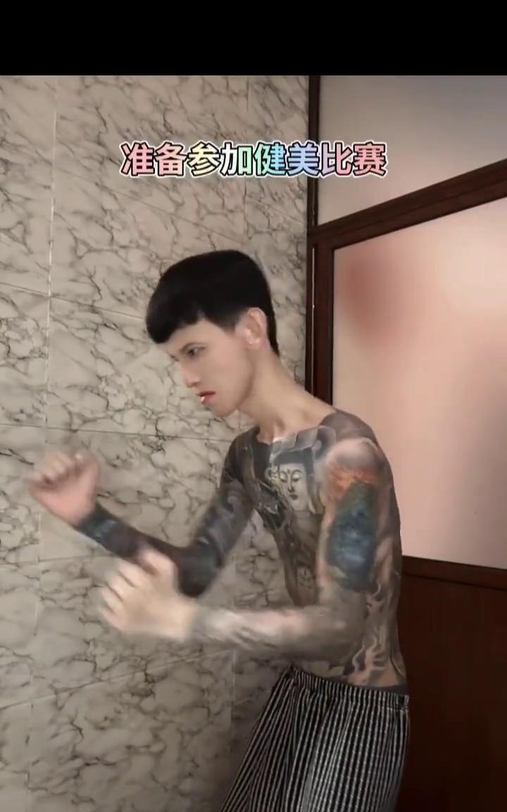准备参加健美比赛。