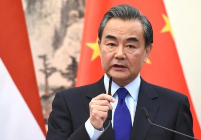 中方准备迎战，美逼中国缴罚金，开口价就是1750亿，王毅反将一军！美国这回是真不
