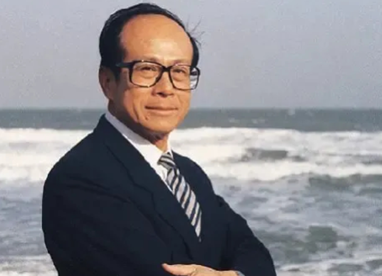 美国直接开始明抢了！李嘉诚家族在海外有个港口，本来预估能卖228亿美元，结果现在