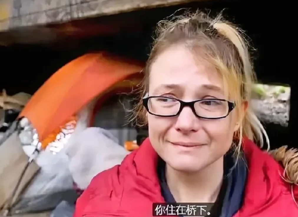 美国社会的容错度太低了，一旦你破产了，或者走错一步棋子，就很有可能无家可归，再无