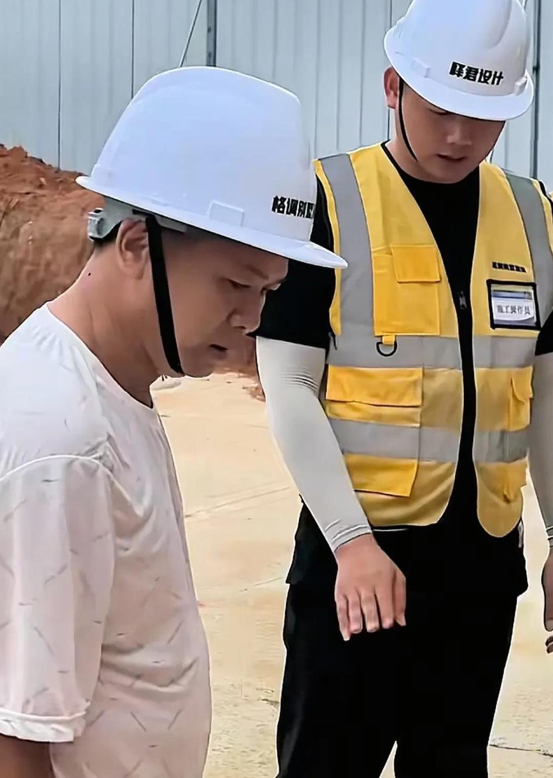 全红婵老家新房子即将进行下一步的建设！
全红婵爸爸亲自到场去视察验收已经完成多日