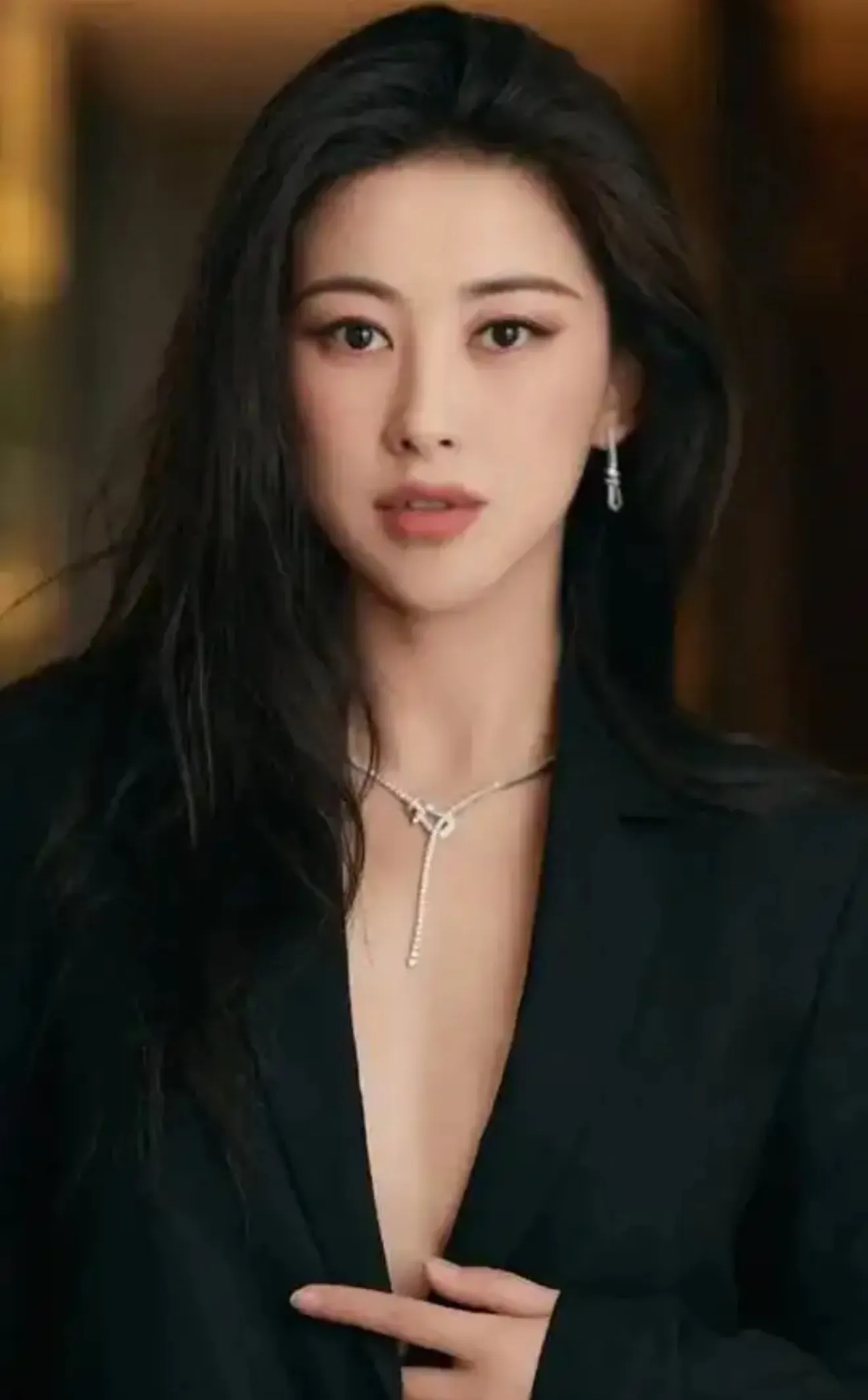 演员朱珠说尽量不演和自身年龄不符的少女角色。有人说：早就说过了什么样的年纪演什么