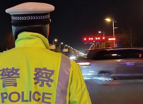 机动车未购买交强险便发生事故，处理起来极为麻烦。首先，双方车主可先行协商赔偿事宜
