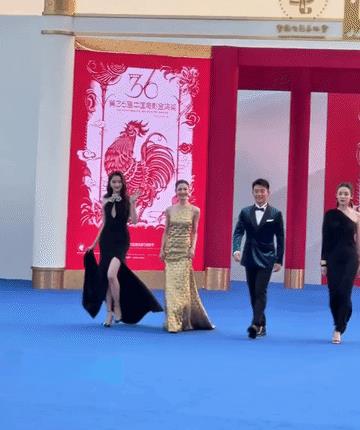 关晓彤如果穿对了，那真的是碰到谁秒谁！和钟楚曦这样的“红毯女王”，古力娜扎这样的