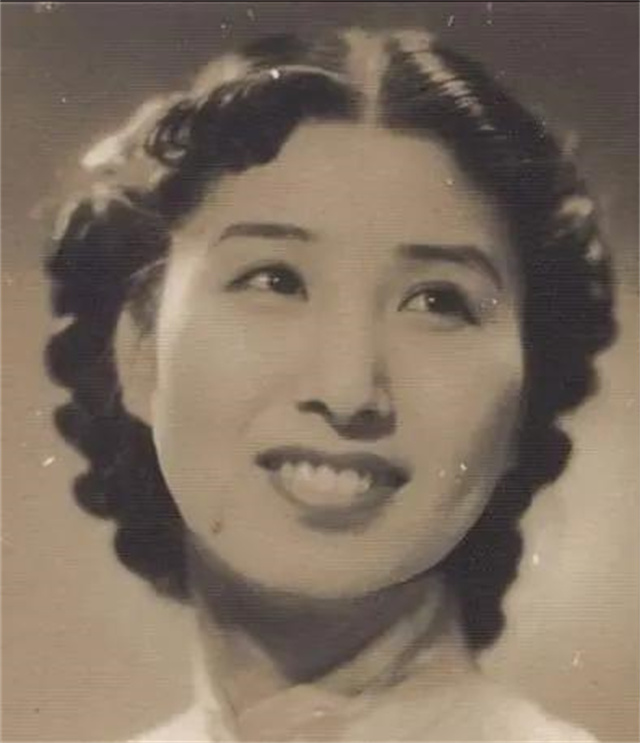 1945年11月的一天，周佛海问沈醉：“丁默邨和戴老板也早有联系，为什么你们还要