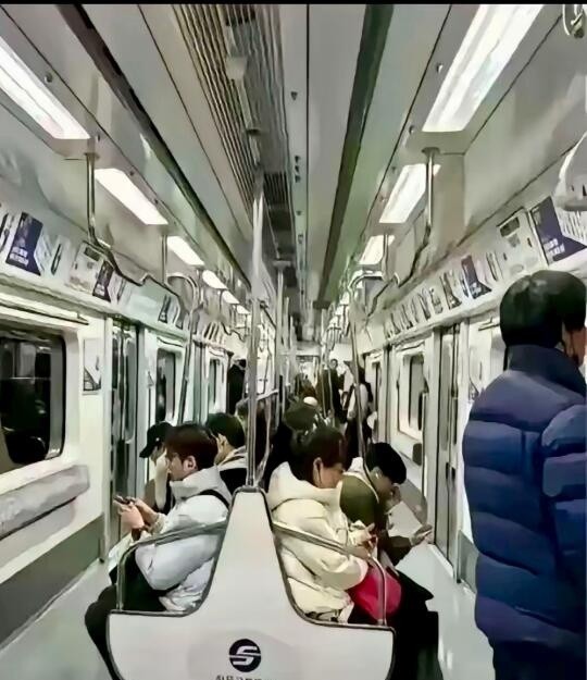地铁怎么不这样排座位？