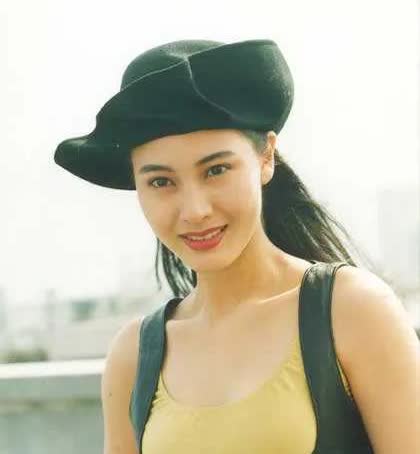 王晶说李嘉欣演技一般，也不觉得她漂亮

他说李嘉欣长，但是没什么肉，肩膀很窄