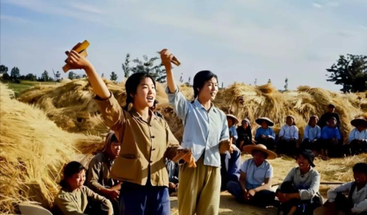 1972年，上海一对知青未婚生下孩子后，便抱给了老乡，临别时，女知青痛哭道：“1