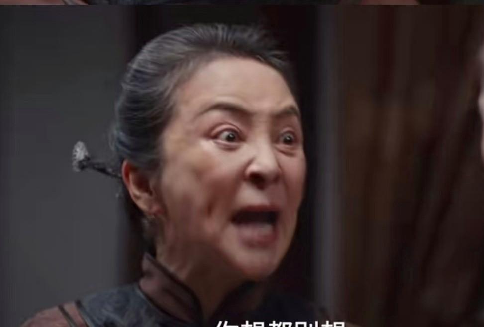 《灼灼韶华》大顺和他爹染上鼠疫，客死他乡。
分店开业那天，伙计上门报丧，大顺和他