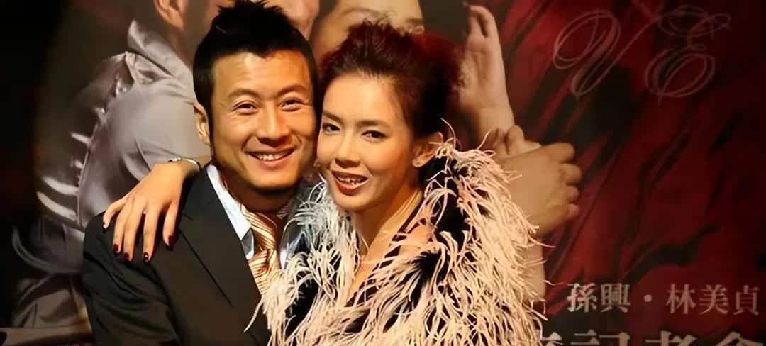 孙兴这个前妻呀真的是，不撞南墙不回头。
孙兴回到台湾哄了她几句好听话，两个人就