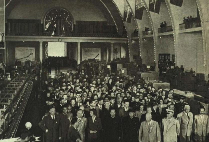 1954年10月2日，苏联经济及文化建设成就展览会在北京苏联展览馆（今北京展览馆