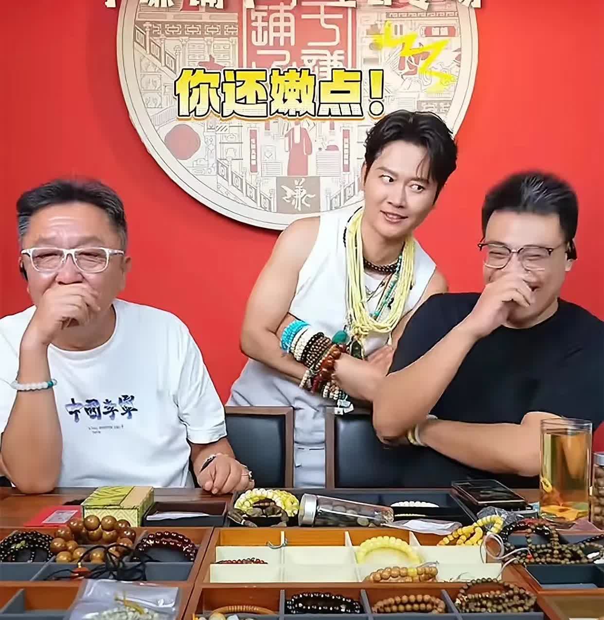 张云雷一年开一次演唱会，然后就没消息了，相声也不说，商演也不参与，连综艺也看不到