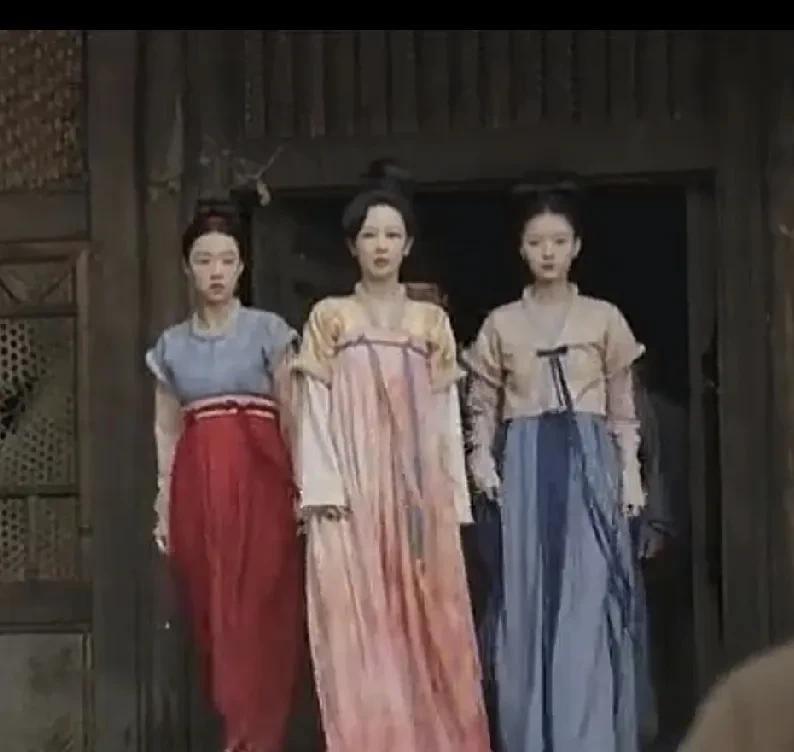 彼此相护，方得周全
《锦绣芳华》何惟芳，吕小春和朱大福三人姐妹情深，惺惺相惜。何