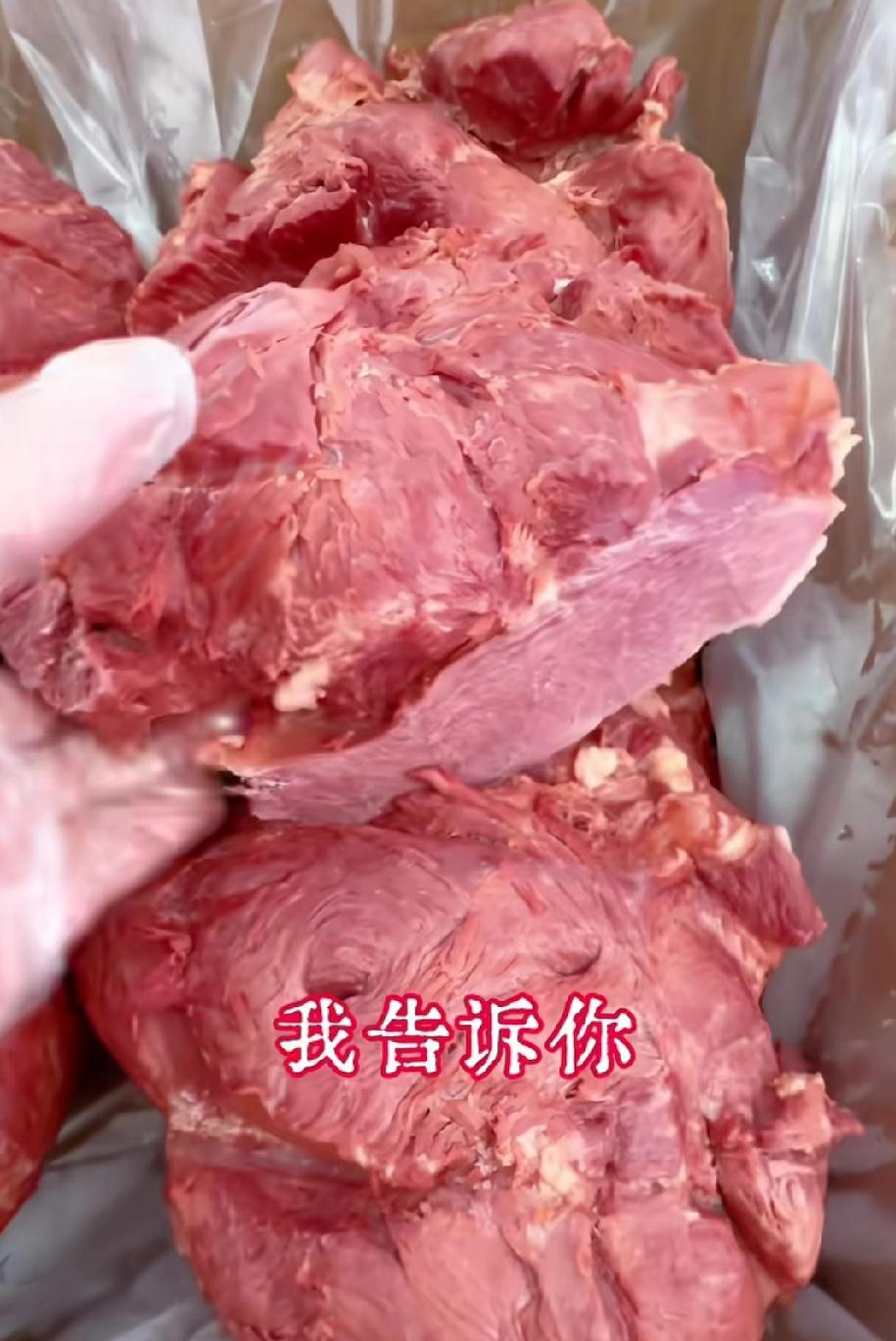 肉类批发市场商户的一个视频揭秘了一个行业秘密，可能让你根本不敢想。
原来农村大席