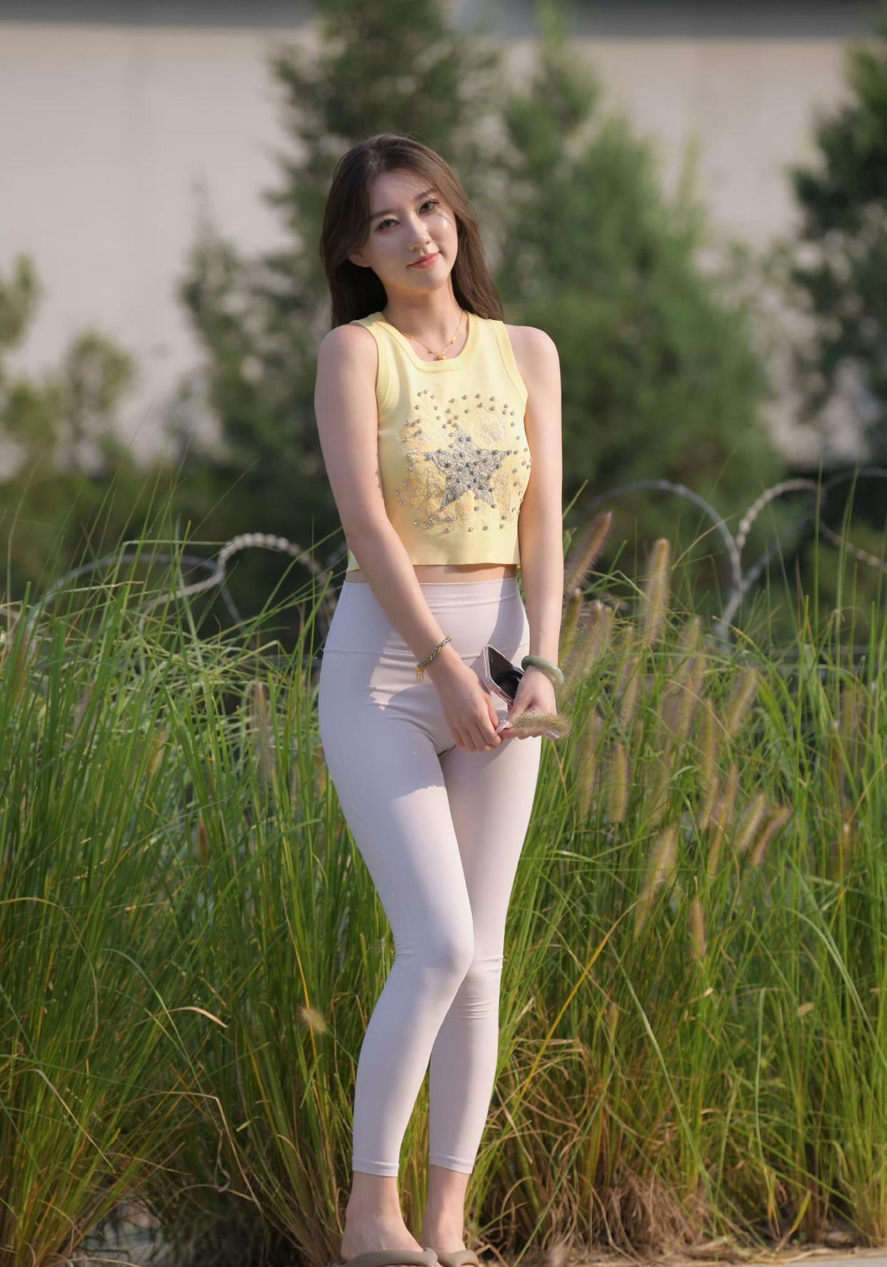 今天出门散步，阳光正好，微风不燥，心情美美哒！????