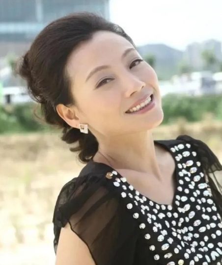 2011年，李宜娟出演了《甄嬛传》的端妃，让她一下子受到了许多人关注，她走在外面