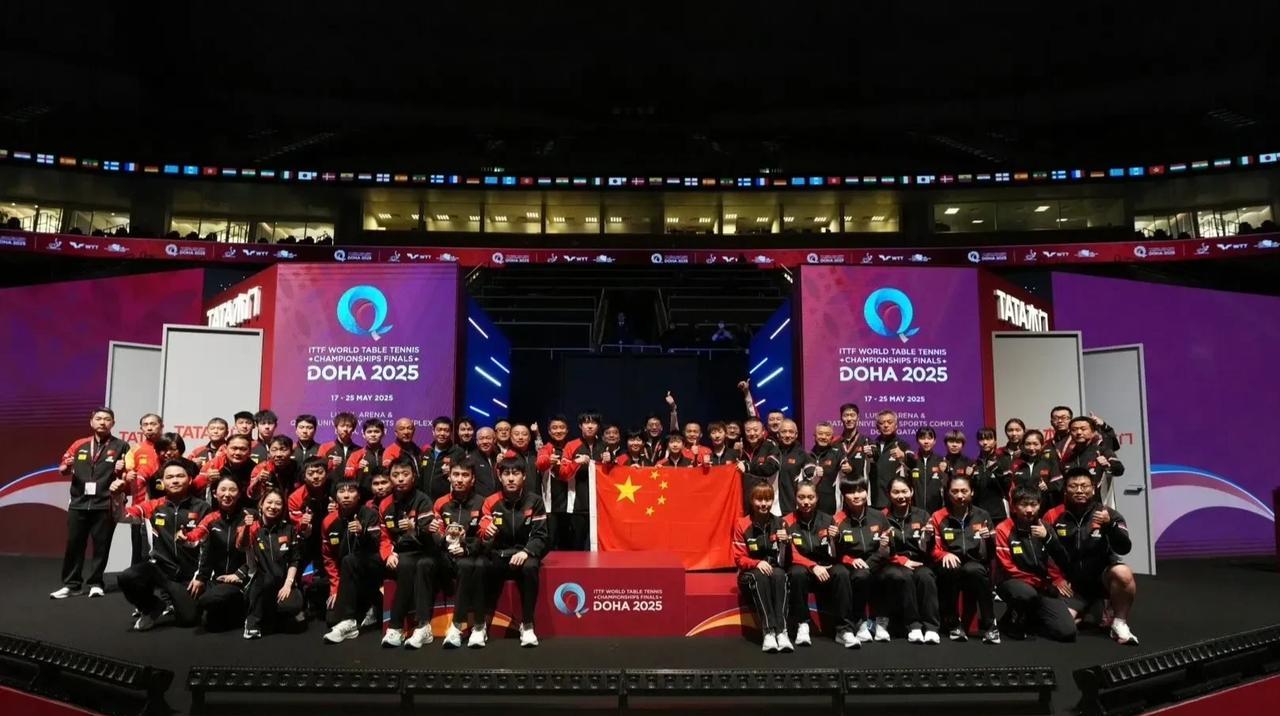 【多哈世乒赛国乒大合影来了！孙颖莎蒯曼王楚钦王曼昱居C位！】