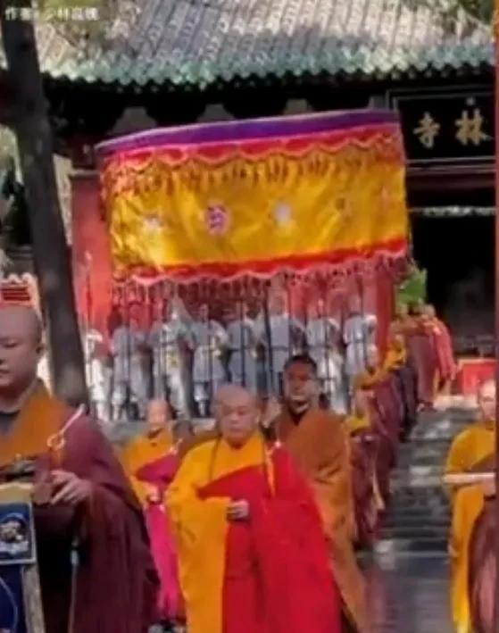 “和尚打伞，无发无天”！在此处形象而生动的体现了出来！[捂脸]