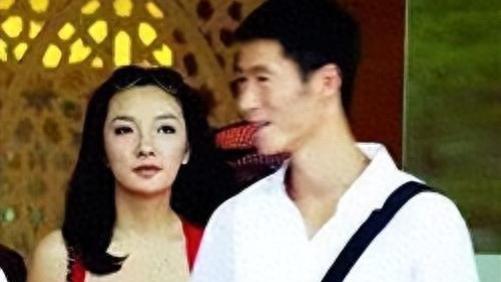 她是王励勤前女友，分手后3年内嫁2富豪，现已生娃，39岁魅力动人