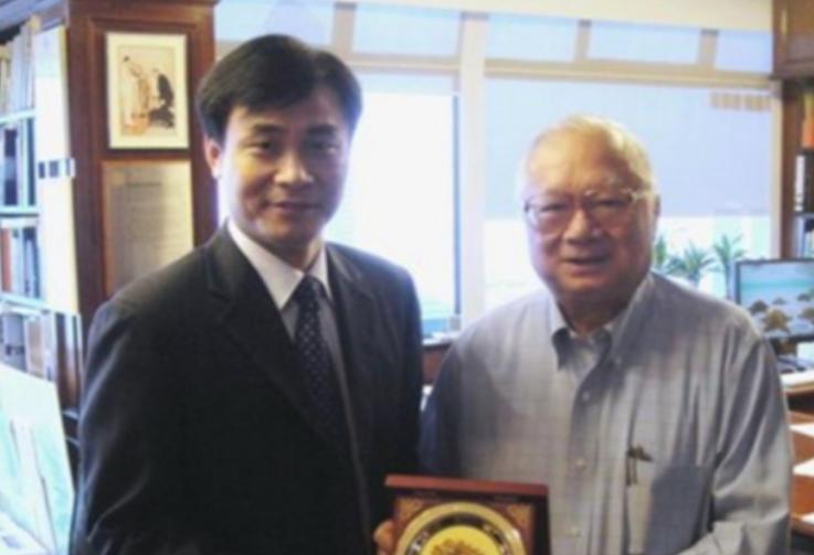 90年代，香港富商胡应湘花30亿承建了虎门大桥，他豪言：“等收回成本后，我就把这