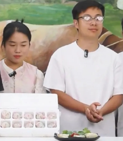 原来我们都错怪老李了！！老李之所以做出下跪的举动，是被拉乌婆婆团队逼到绝路了！