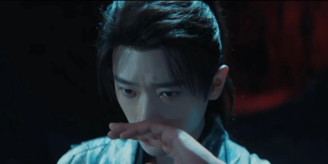 《与晋长安》
有没有发现
晋安只是看了一场皮影戏
脑子里就浮现了段熬登的记忆
墨