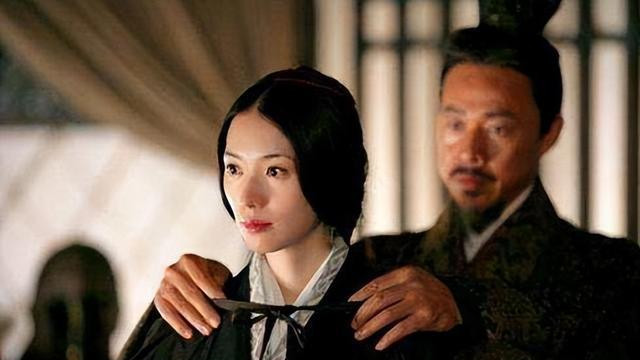 吕布被处死后，曹操为何不“笑纳”貂蝉？是因为他发现了一个秘密