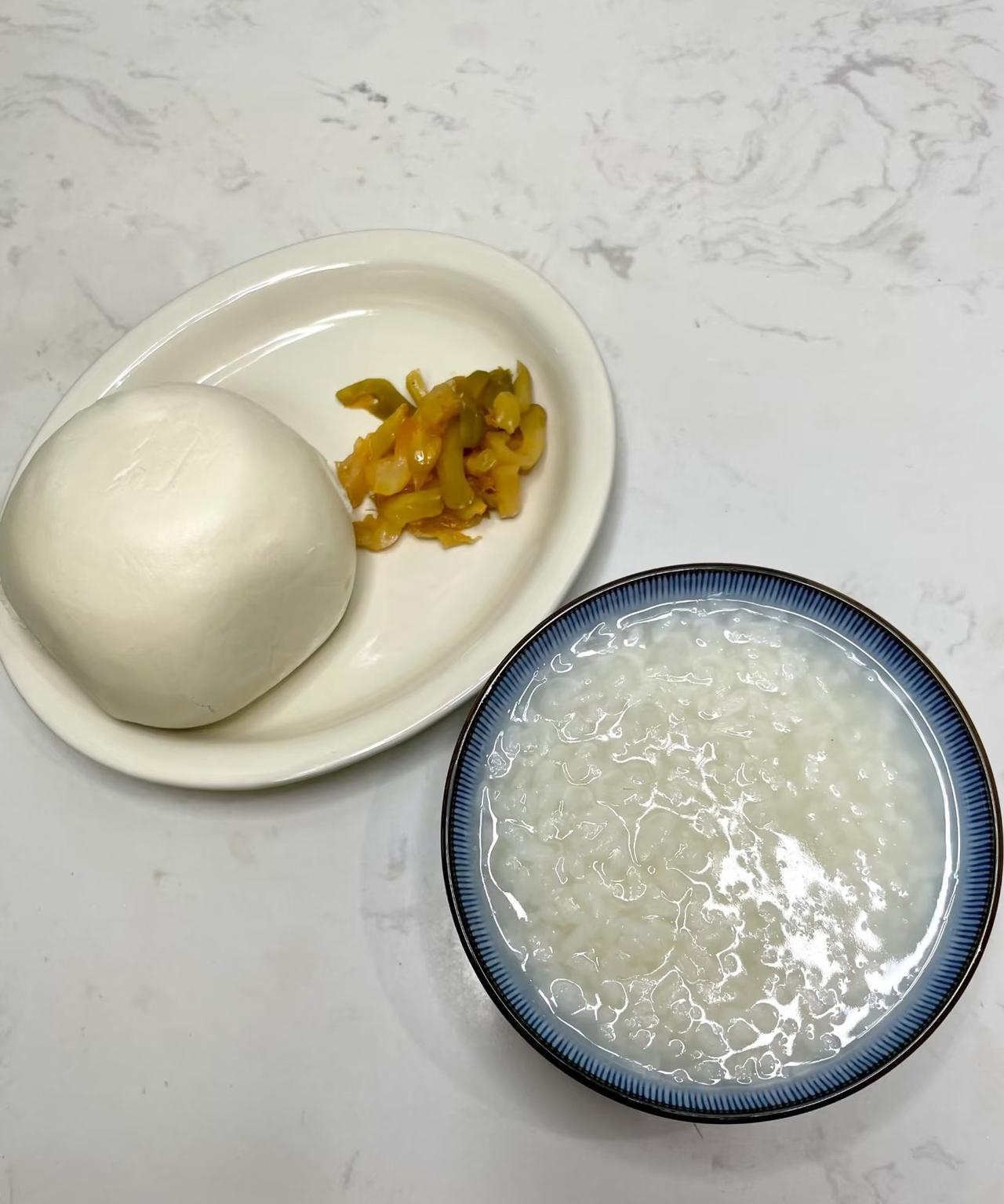 黄安说最好的养生其实就是：少吃，少吃！
他说自从他坚持几年轻断食后，高血糖高血脂
