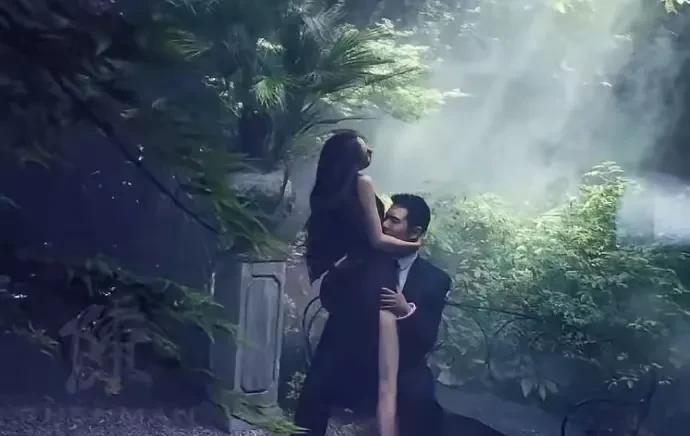 那个时候的黄晓明和杨颖也是真的非常相爱，那个时候的他爱着貌美如花的她，后来的后来