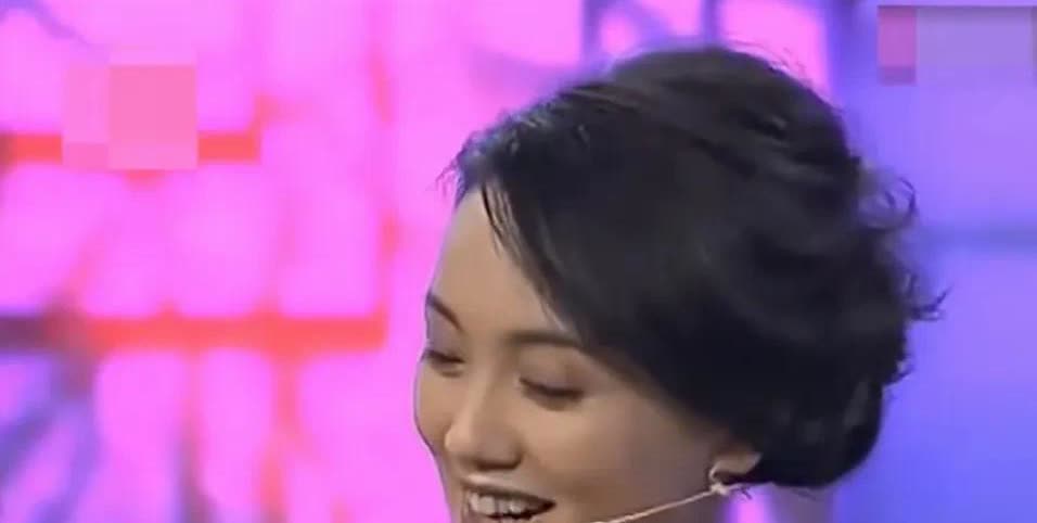 演员朱媛媛说：“有一段时间，辛柏青拍戏总是在晚上，有好几天没回家，有天早上他回来