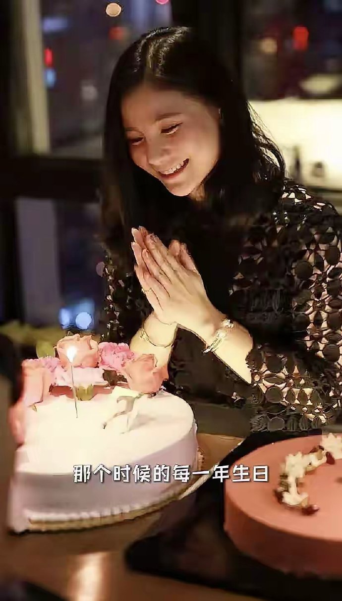 35岁何姿在家庆生，8岁女儿打气球写贺卡，和婆婆住100平房没矛盾 ​​​