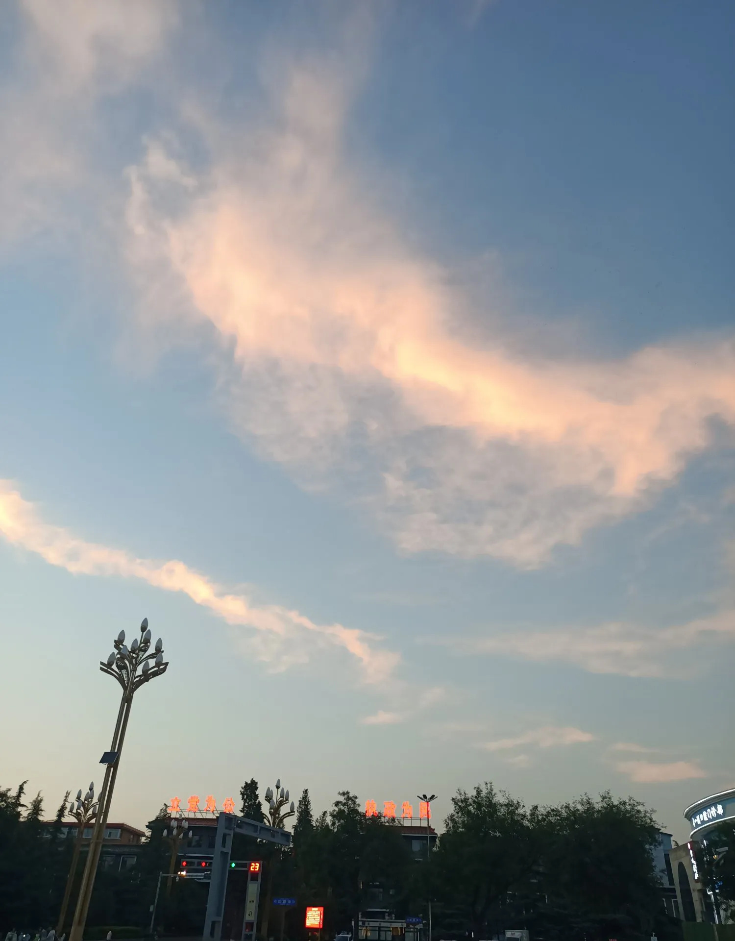 大限将至？伊朗危矣，俄警告美国没用











世界真乱套！俄罗斯自己
