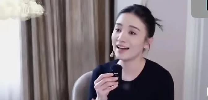 宋佳这姐们儿是真敢说啊！

最近她在采访里直接来了一句＂我从来不化妆，就爱素