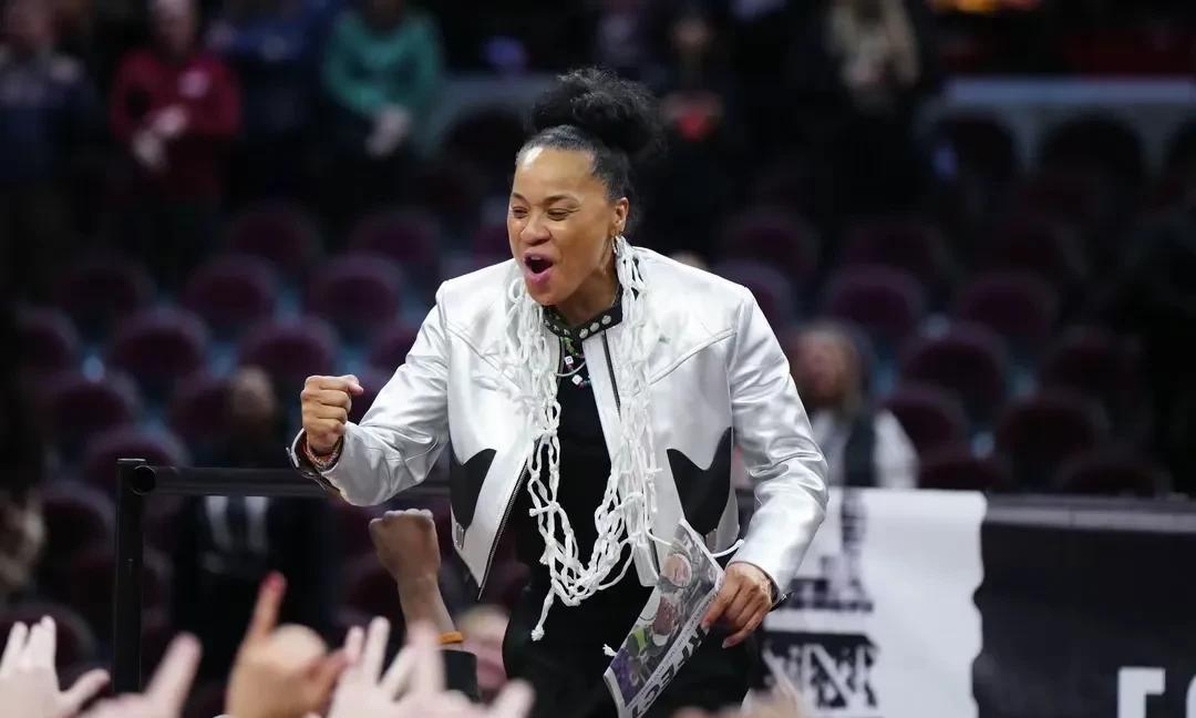 NBA首位女主帅？？？不得不说尼克斯在解雇锡伯杜后，真是病急乱投医，作为在WNB