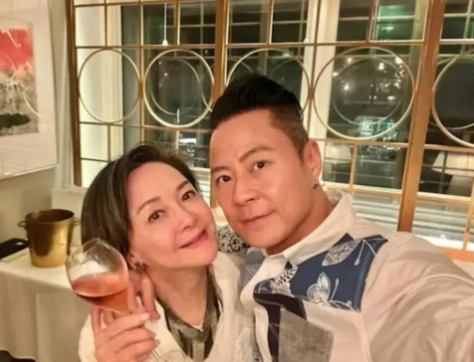58岁蔡一杰手术后晒拉筋视频，粉丝忧虑其运动强度