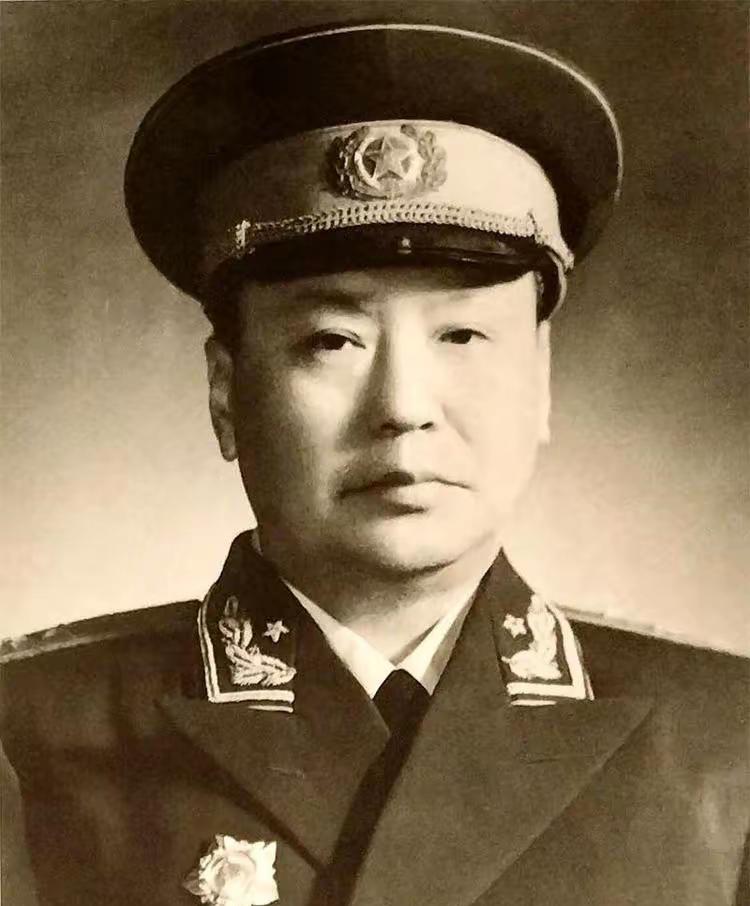 给大家介绍一个冷门人物：曾经的内蒙古王乌兰夫，他只是上将，但是地位却比元帅还高。