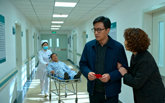 我背着全家自掏腰包帮岳父把便宜国产支架，换成了进口的，岳母知道后大骂我不懂事，逼我交出五万八差价