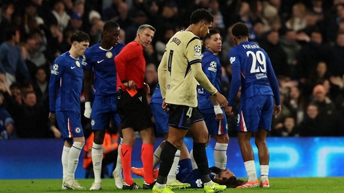 巴萨寡不敌众输切尔西，弗里克暗示红牌连累输球