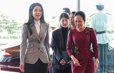 玩了三年的武则天游戏的金建希开始没落了！检方介入调查柬埔寨的韩国银行，检方怀疑金