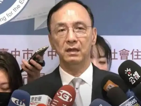突发！特朗普拿进口半导体开刀，台企惊恐万分！

8月7日，台北《联合报》发文:“