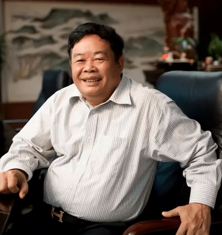 曹德旺今晚睡不着了！
福耀科技大学投资100亿，一共招了50人，张雪峰却摇摇头说