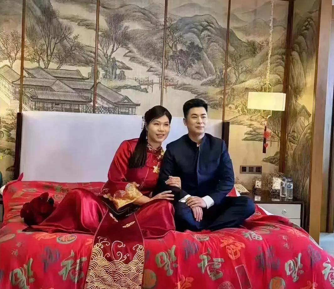 奥运冠军徐云丽大婚，所有球迷送上衷心的祝福！婚礼秉承了徐云丽的一贯作风，低调而不