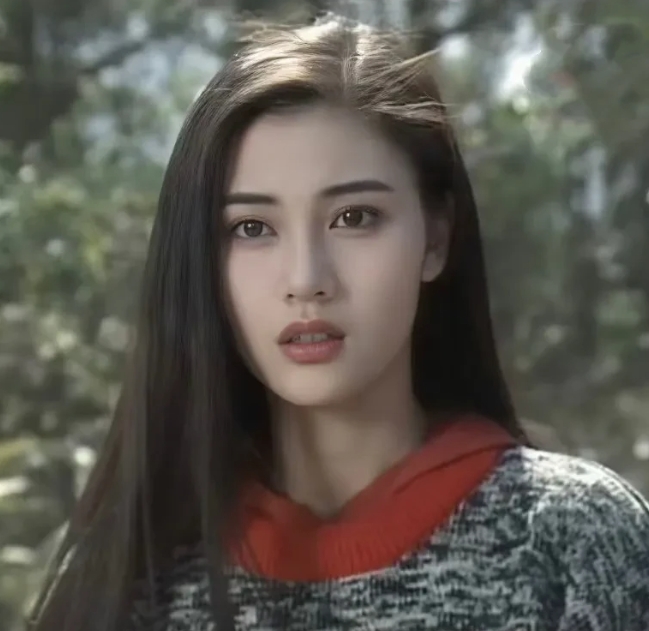 网友评选十大神颜女明星，美得各有千秋，你心中的最美女星上榜了吗？

李嘉欣：19