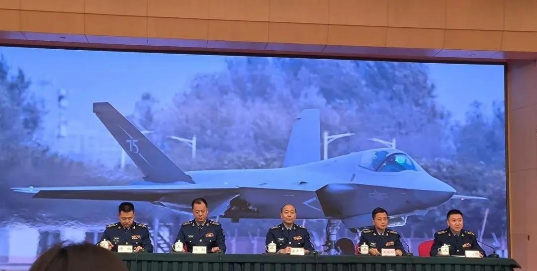 中国歼35可能出口巴基斯坦惹印度慌张 自己装备还搞不定却先担心别人
最近网上传中