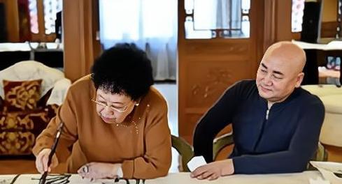 “其实，我并不想娶她，我拒绝过她三次，但是后来我母亲生病住院，是她花大价钱请的名