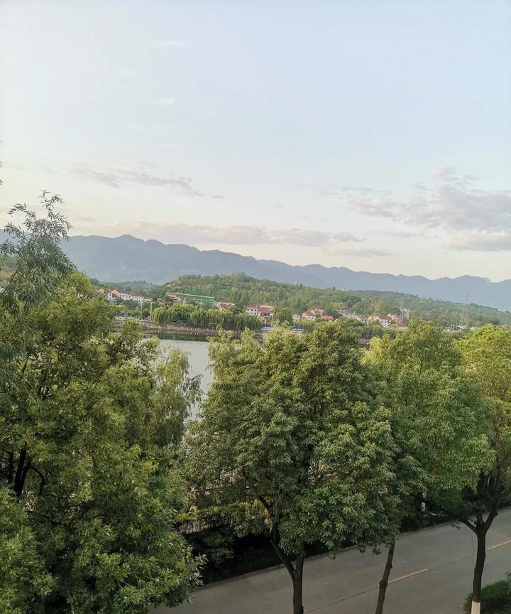 早上5点，被老公推了推，我迷迷糊糊的连眼睛都不想睁 ，知道他来找我没“好事”。