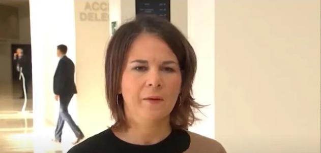 好家伙，这属于妥妥的联合国丑闻啊。360 度大转弯：德国前外长贝尔伯克在其他候选